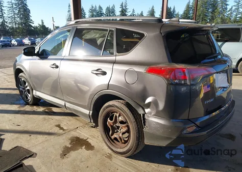 2017 Toyota Rav4 Le z USA, uszkodzony, nr VIN JTMZFREV0HJ102483